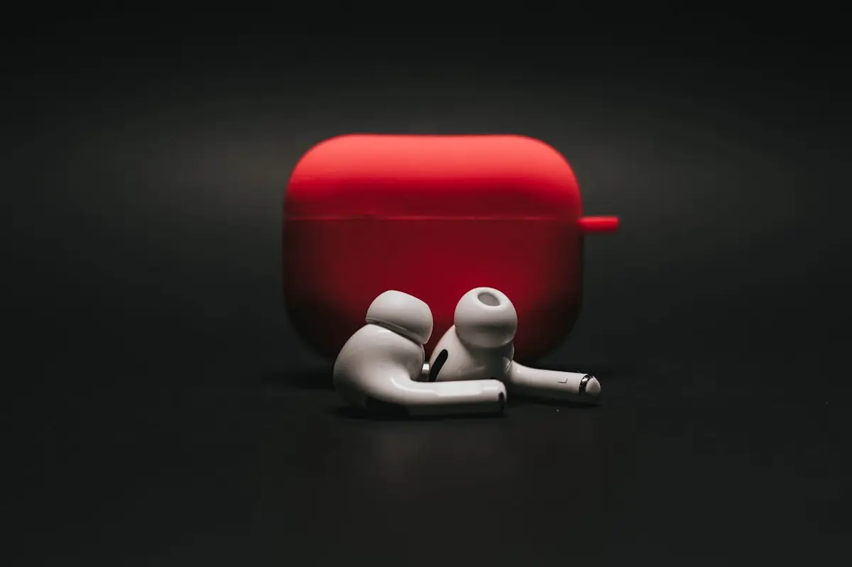 หูฟังไร้สายรุ่นไหนดี 2569 AirPods vs Galaxy Buds vs Sony เปรียบเทียบ