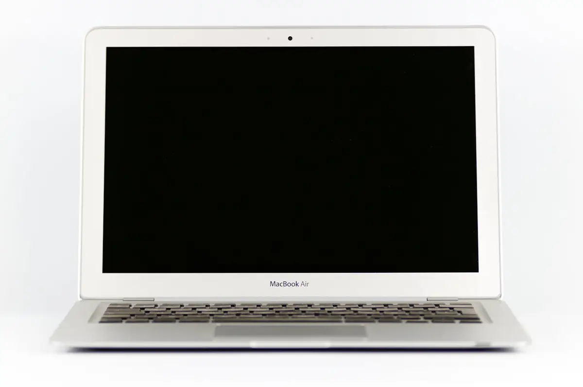 MacBook Air M4 vs แล็ปท็อป Windows 2569 เลือกรุ่นไหนดี